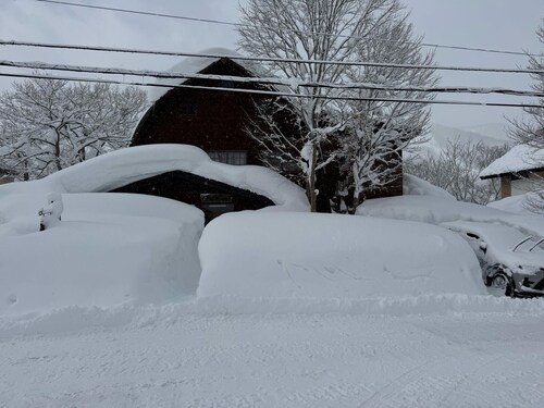 Madarao Private Ski Lodge | Sleeps 18 | 50m to Slopes