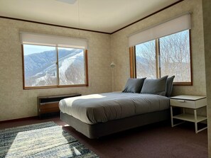 7 bedrooms, WiFi, bed sheets