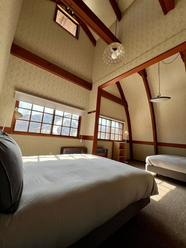 7 bedrooms, WiFi, bed sheets