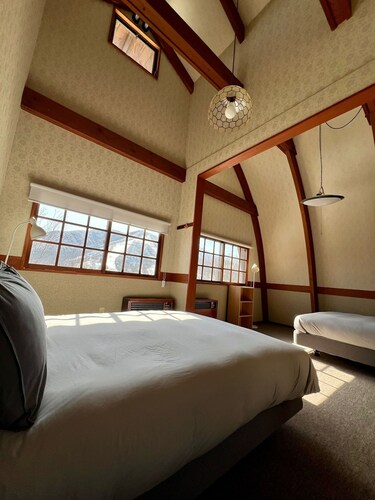 Madarao Private Ski Lodge | Sleeps 18 | 50m to Slopes