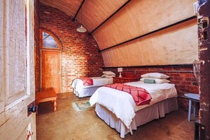 Apartemen Comfort, 2 kamar tidur, patio, pemandangan kebun