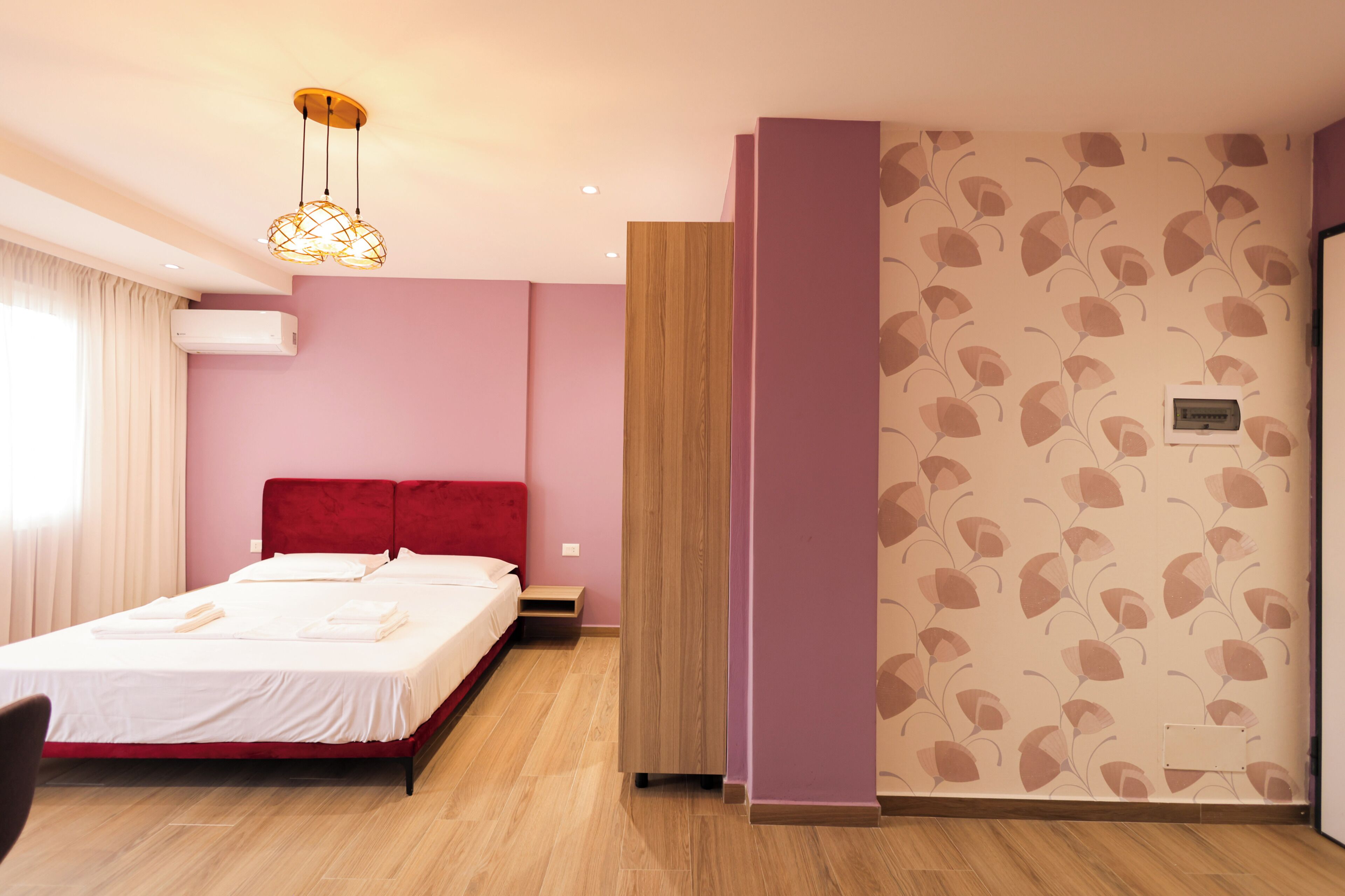 Quarto casal luxo, vista para a cidade | Escrivaninha, espaço de trabalho para notebook, Wi-Fi de cortesia