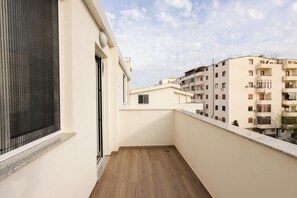 Deluxe-Doppelzimmer, Stadtblick | Unterkunftsgelände