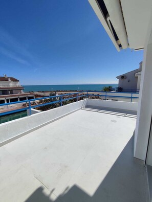 Property grounds - LIVE ON THE WATER: APARTMENT ON THE 1ST LINE (Alcocéber)