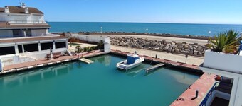 LIVE ON THE WATER: APARTMENT ON THE 1ST LINE