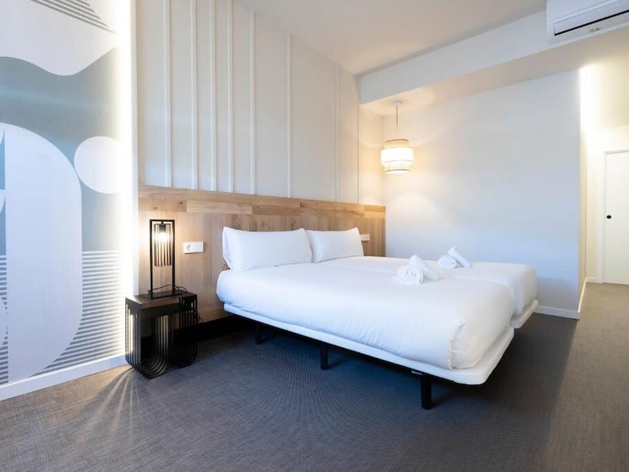 Quarto triplo | Cofres nos quartos, quartos à prova de som