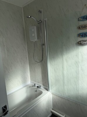 A bathroom with a shower, a bathtub, and a toilet. -  Dog friendly and family friendly 3-bedroom chalet at south shore , bridlington (Wilsthorpe)