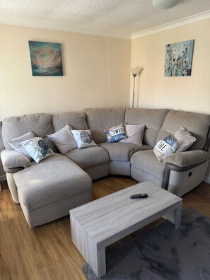 Smart TV -  Dog friendly and family friendly 3-bedroom chalet at south shore , bridlington (Wilsthorpe)