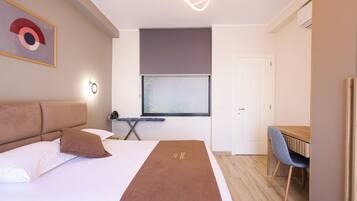 Grandstay Urban Three | Desk, laptop workspace, travel crib, free WiFi