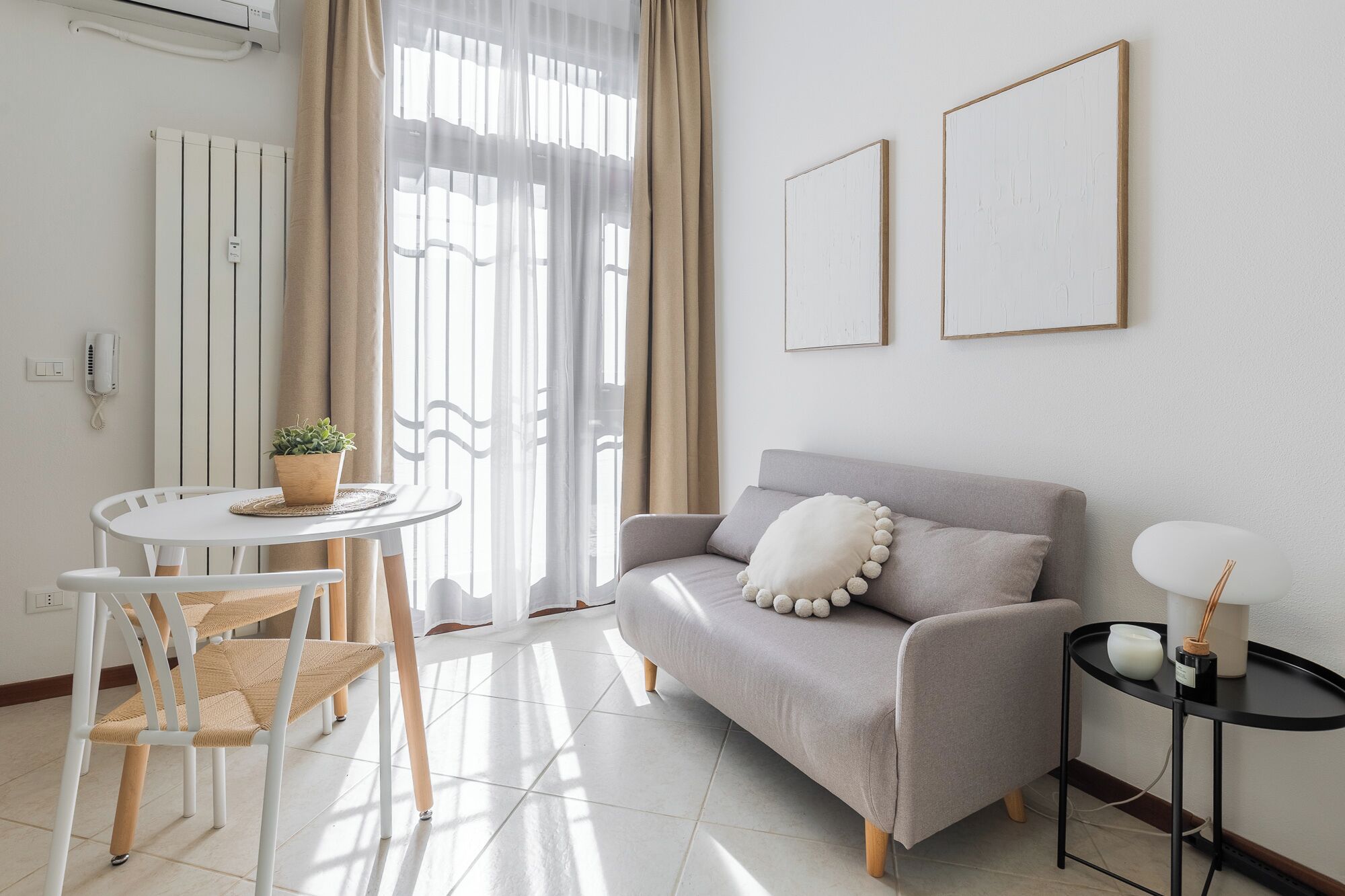 Apartment | Living area | 30-cm TV with digital channels