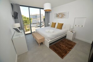 4 bedrooms, iron/ironing board, Internet, bed sheets - Villa Alvor T4 - w/Private Pool - Steps to Beach (Portimão)