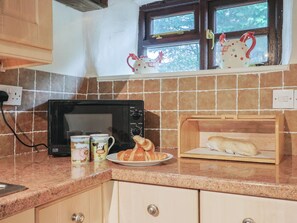 Dishwasher, cookware/dishes/utensils - Cider House - Near Lyme Regis (Axminster)