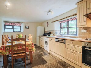 Dishwasher, cookware/dishes/utensils - Cider House - Near Lyme Regis (Axminster)