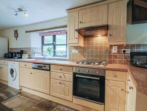 A kitchen with a washing machine, a stove, an oven, and a microwave. - Cider House - Near Lyme Regis (Axminster)
