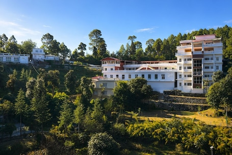 Exterior. DLS Tehri Club Resort