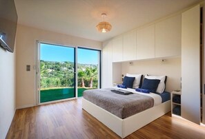 5 bedrooms, iron/ironing board, WiFi, bed sheets - Villa Les Oiseaux Du Paradis Cavalaire-sur-mer (Cavalaire-sur-Mer)