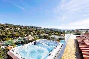 Outdoor spa tub - Villa Les Oiseaux Du Paradis Cavalaire-sur-mer (Cavalaire-sur-Mer)