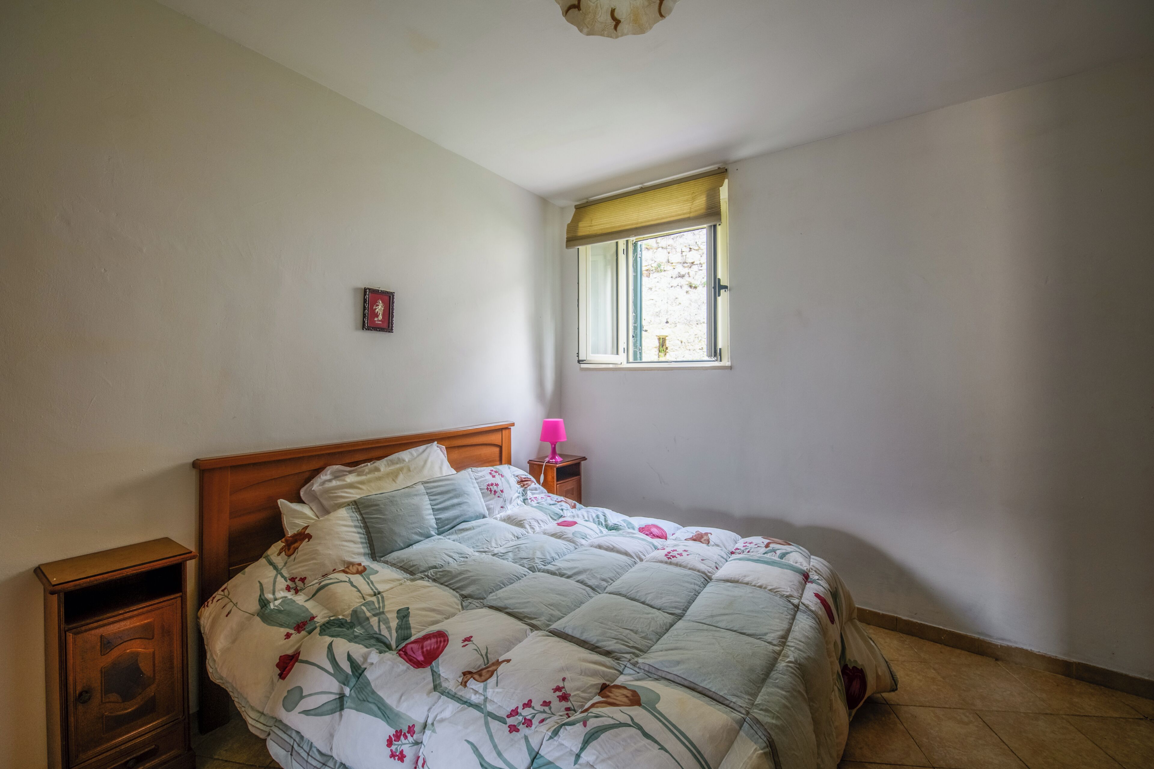 Appartamento, vista città | Una scrivania