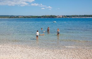 Beach - Your feel-good apartment in Funtana - modern, quiet & close to the beach (Funtana)