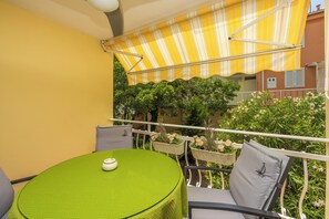 Outdoor dining - Vrbo Property (Selce)