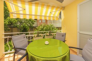 Outdoor dining - Vrbo Property (Selce)
