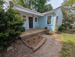 Exterior - New: Cozy 2BR Near Duke & Downtown + Firepit (Durham)