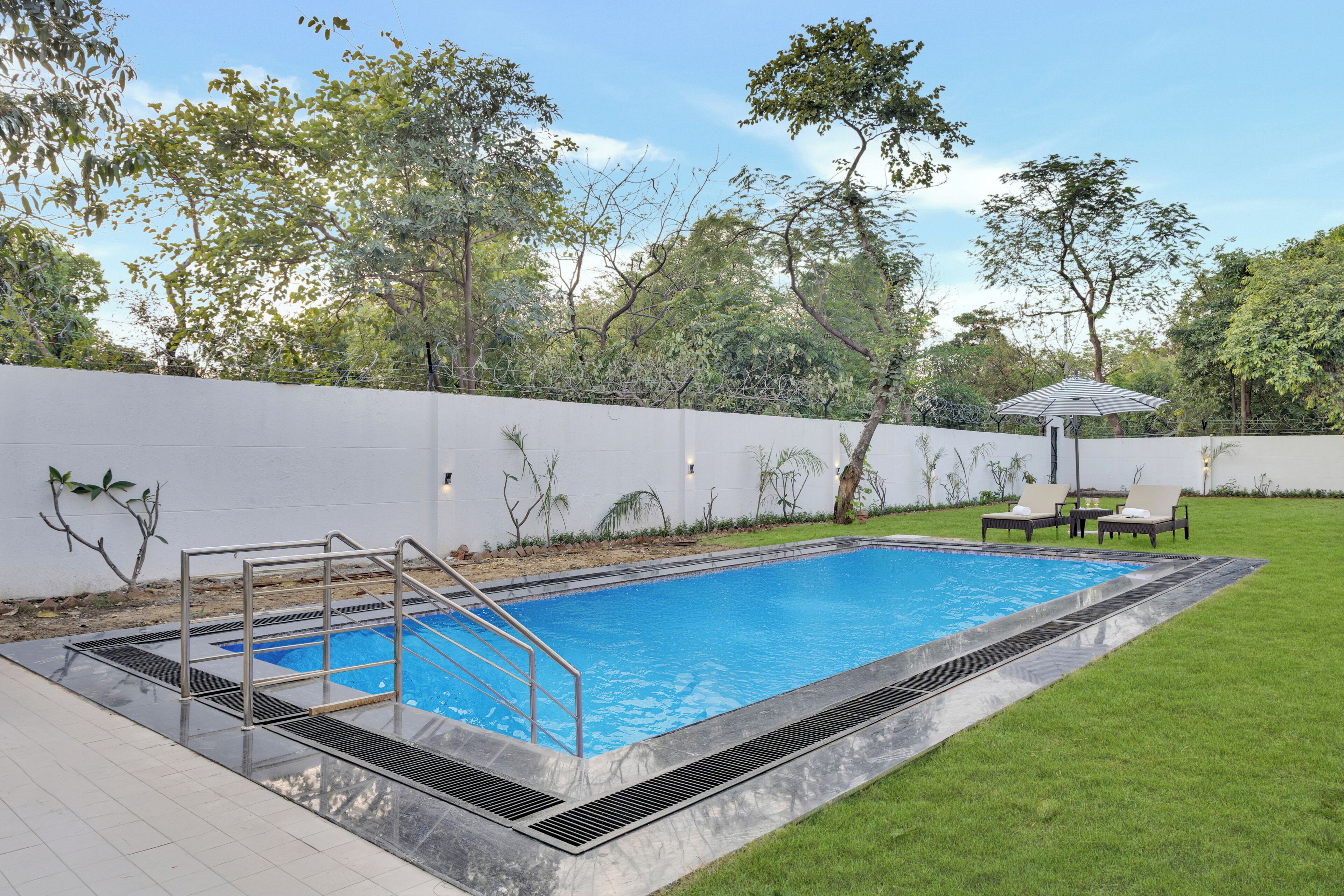 Kolam renang outdoor