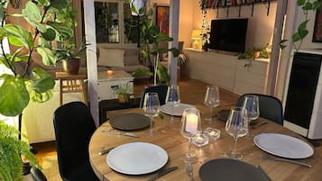 Villa Superior - bastu - utsikt mot trädgården | Restauranger