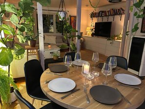Superior Villa, Sauna, Garden View | Dining