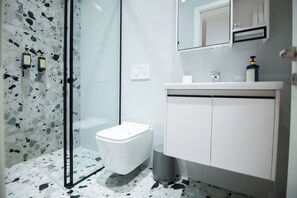 Bathroom - MOHO Residences Downtown-Republika Boulevard A102 (Korçë)