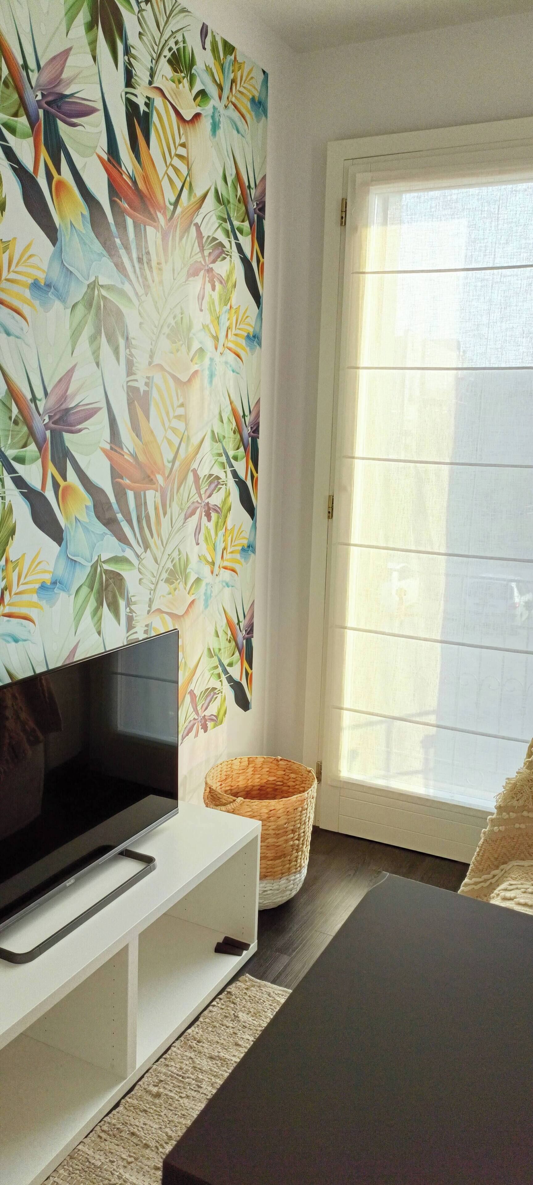Apartment, 1 Bedroom, Balcony | Living room | Books