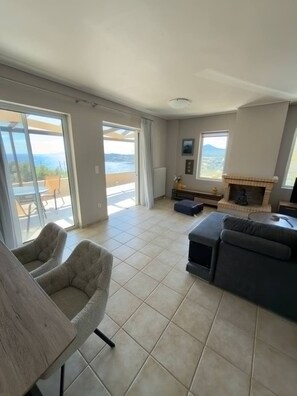 4 bedrooms - Delos House Sounio Sea View Temple of Poseidon (Lavreotiki)