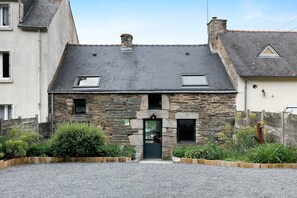 Exterior - Holiday Home 'Gite Au Val De Vilaine' with Private Terrace, Private Garden and Wi-Fi (Saint-Dolay)