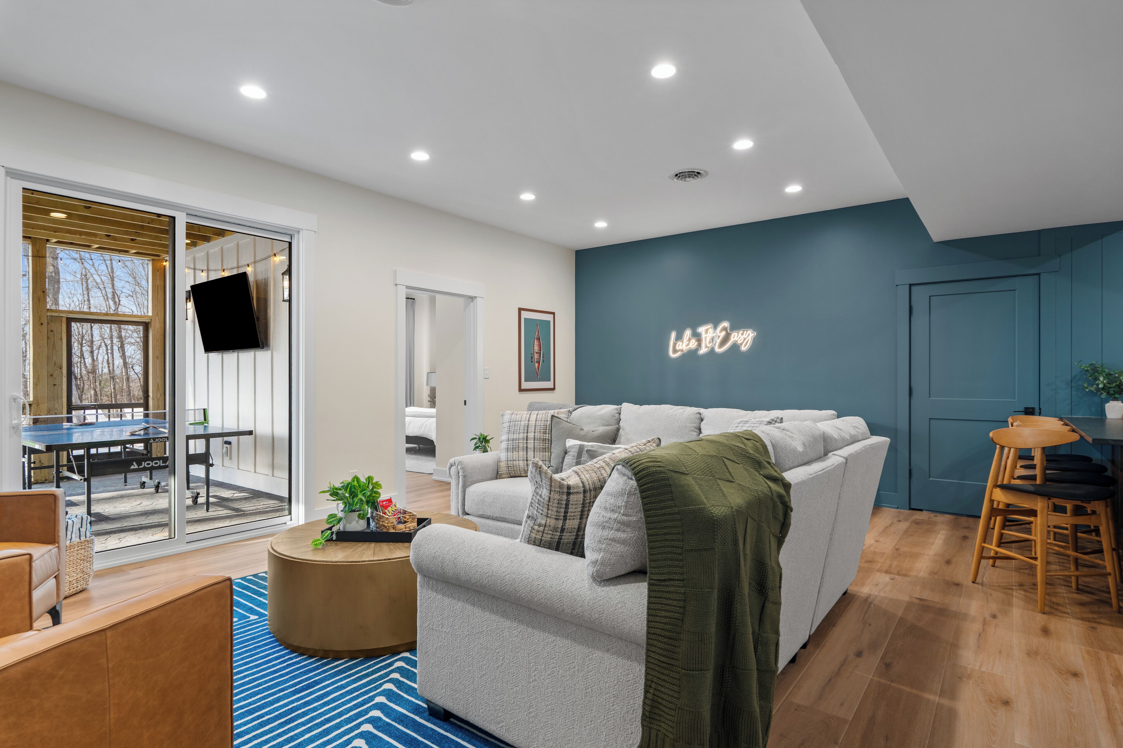Brand New 6br Luxury Retreat In The Paradise Grove Golf Cart Community Near Nolin Lake. Enjoy A Designer Interior, Hot Tub, Fire Pit, Private Backyard, And Fully Equipped Kitchen. Perfect For Groups With Ping Pong, Shuffleboard, And Space To Relax - Nolin Lake, KY
