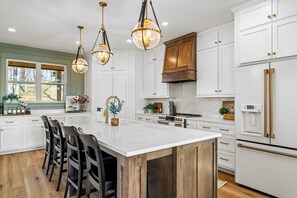Private kitchen - Brand new 6BR luxury retreat in the Paradise Grove golf cart community near Nolin Lake. Enjoy a designer interior, hot tub, fire pit, private backyard, and fully equipped kitchen. Perfect for groups with ping pong, shuffleboard, and space to relax (clarkson)