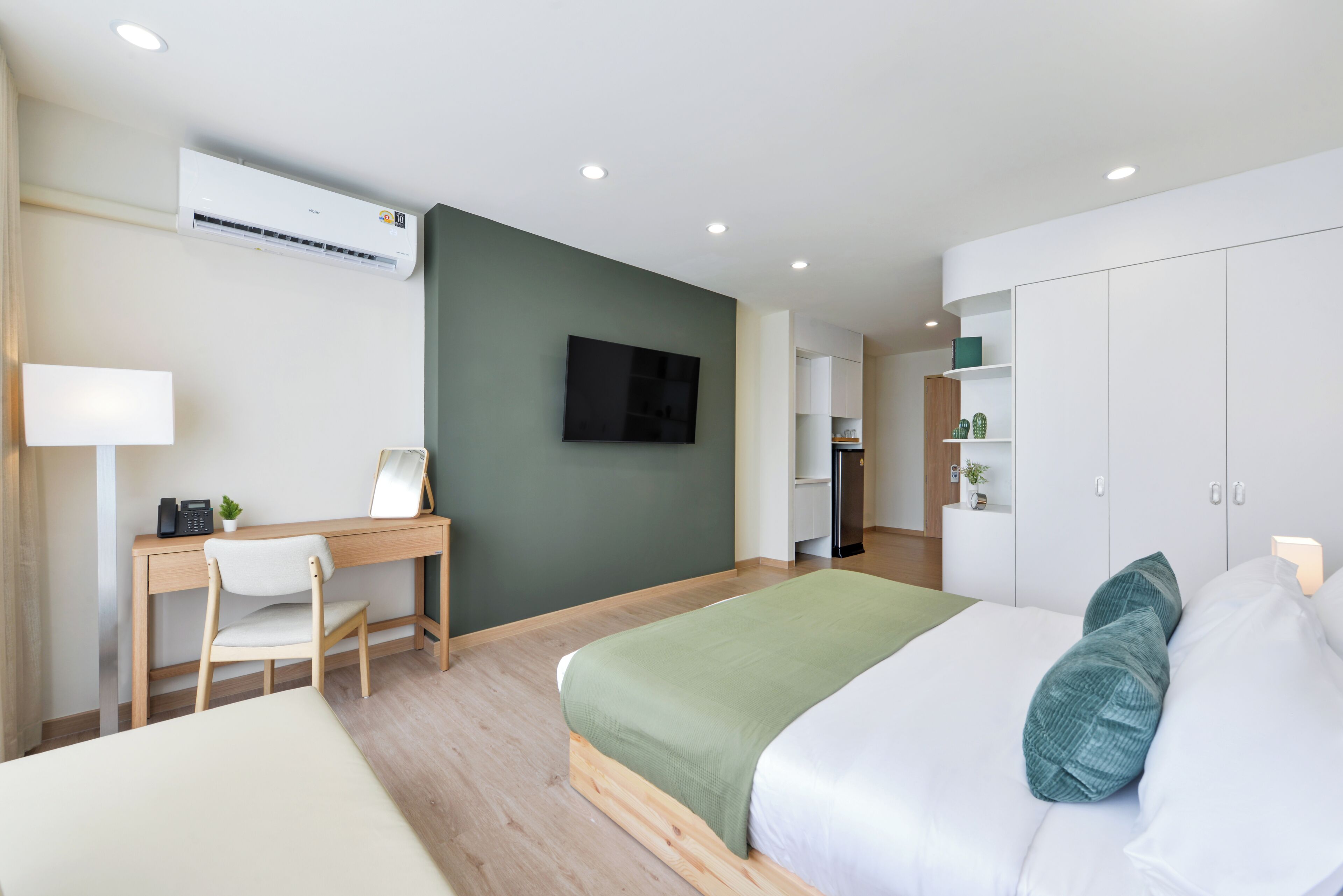 SENS Superior King Room | Free WiFi, bed sheets