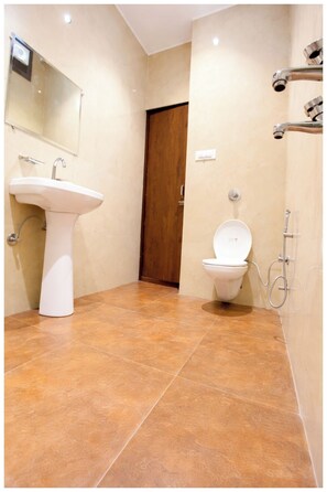 Chambre Double Deluxe, climatisation | Salle de bain