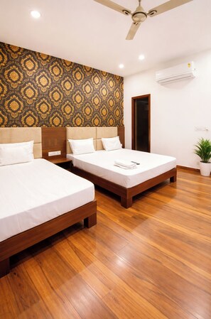 Deluxe Triple Room, Air conditioning | Hypo-allergenic bedding, desk, soundproofing, free WiFi - Hotel JK Residency Near Golden Temple (Amritsar)