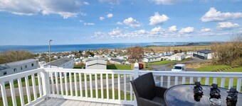 Caravan Sleeps 6 With Sea Views and Parking