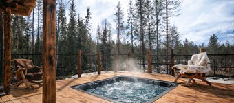Secluded Finnish Forest Cabin. Sauna  Terrace Jacuzzi Retreat!