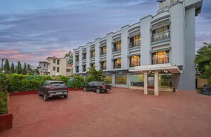 Exterior - Aristro Lonavala Hotel with Pool (Lonavala)