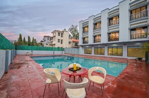 Pool - Aristro Lonavala Hotel with Pool (Lonavala)