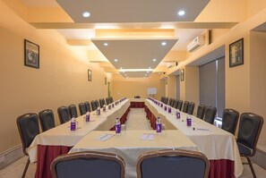 Meeting facility - Aristro Lonavala Hotel with Pool (Lonavala)