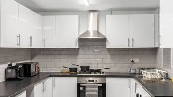 House, 1 Bedroom, Patio | Private kitchen