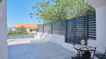 Apartment, 1 Bedroom | Outdoor dining
