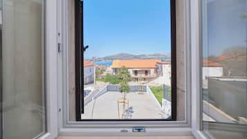 Apartment, 1 Bedroom, Balcony | Interior