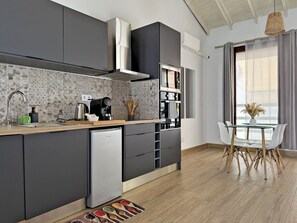 Fridge, microwave, oven, dishwasher - Apartamento Empedrada - Ole Solutions (Jerez de la Frontera)