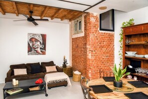 Living area - Vrbo Property (Madrid)