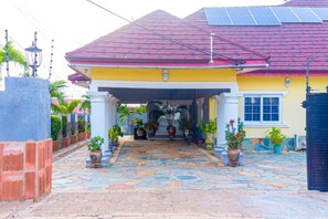 Exterior - Tranquil 2-bedroom house for Rent in Spintex, Accra (Accra)