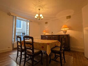 Dining - Townhouse in the heart of La Châtre - 5 guests (La Châtre)